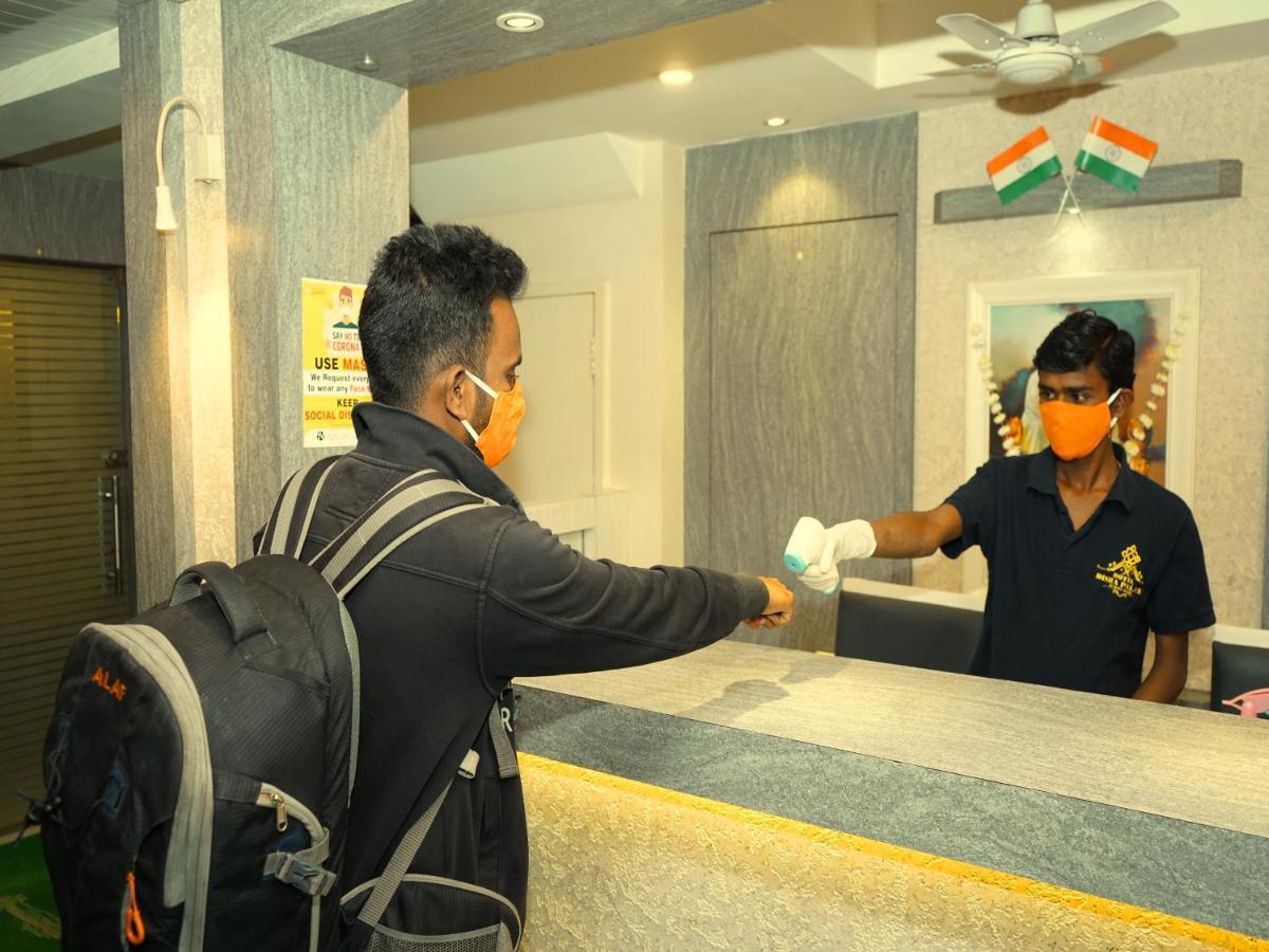 Hotel Disha Palace Shirdi Esterno foto
