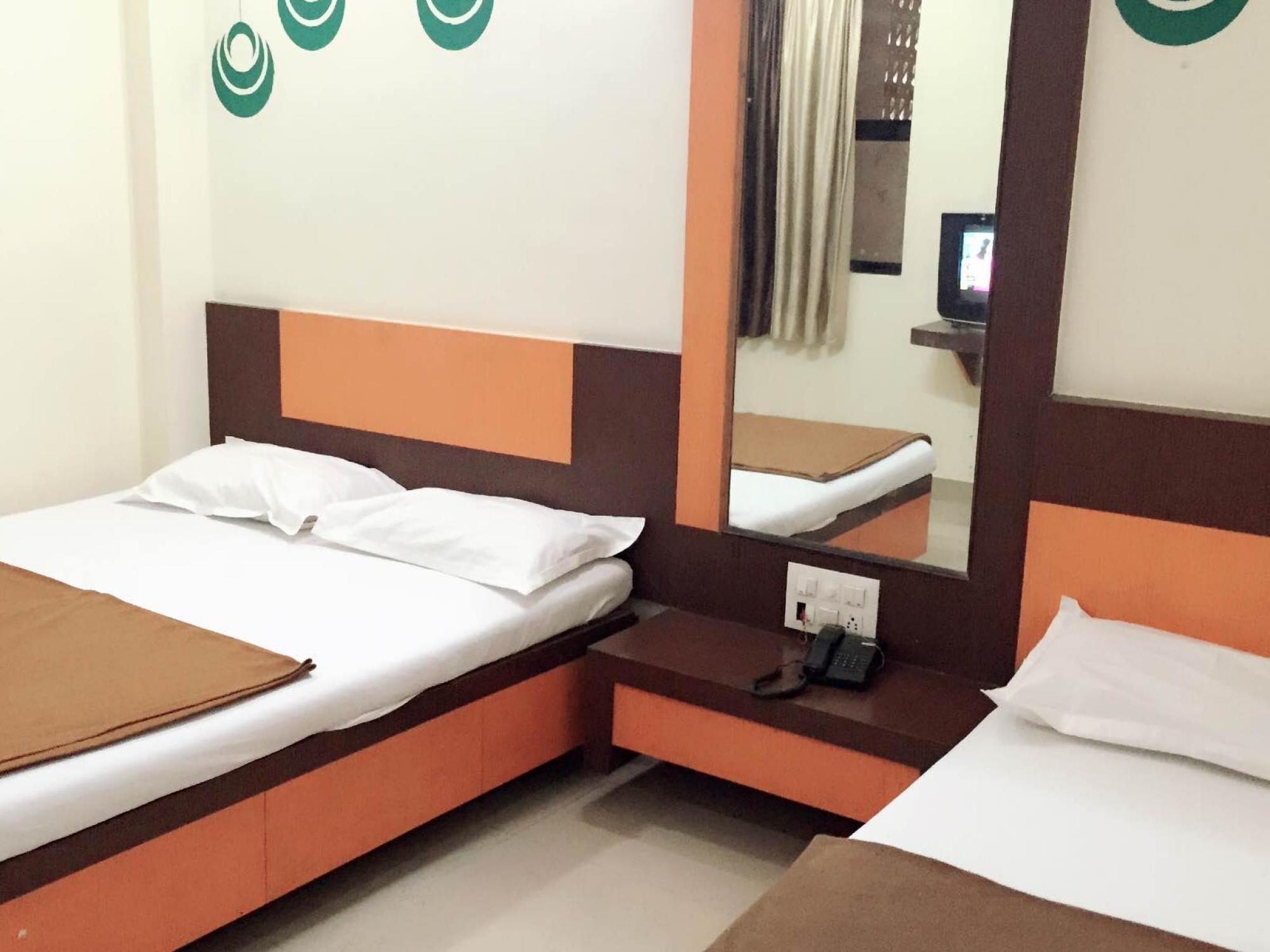 Hotel Disha Palace Shirdi Esterno foto