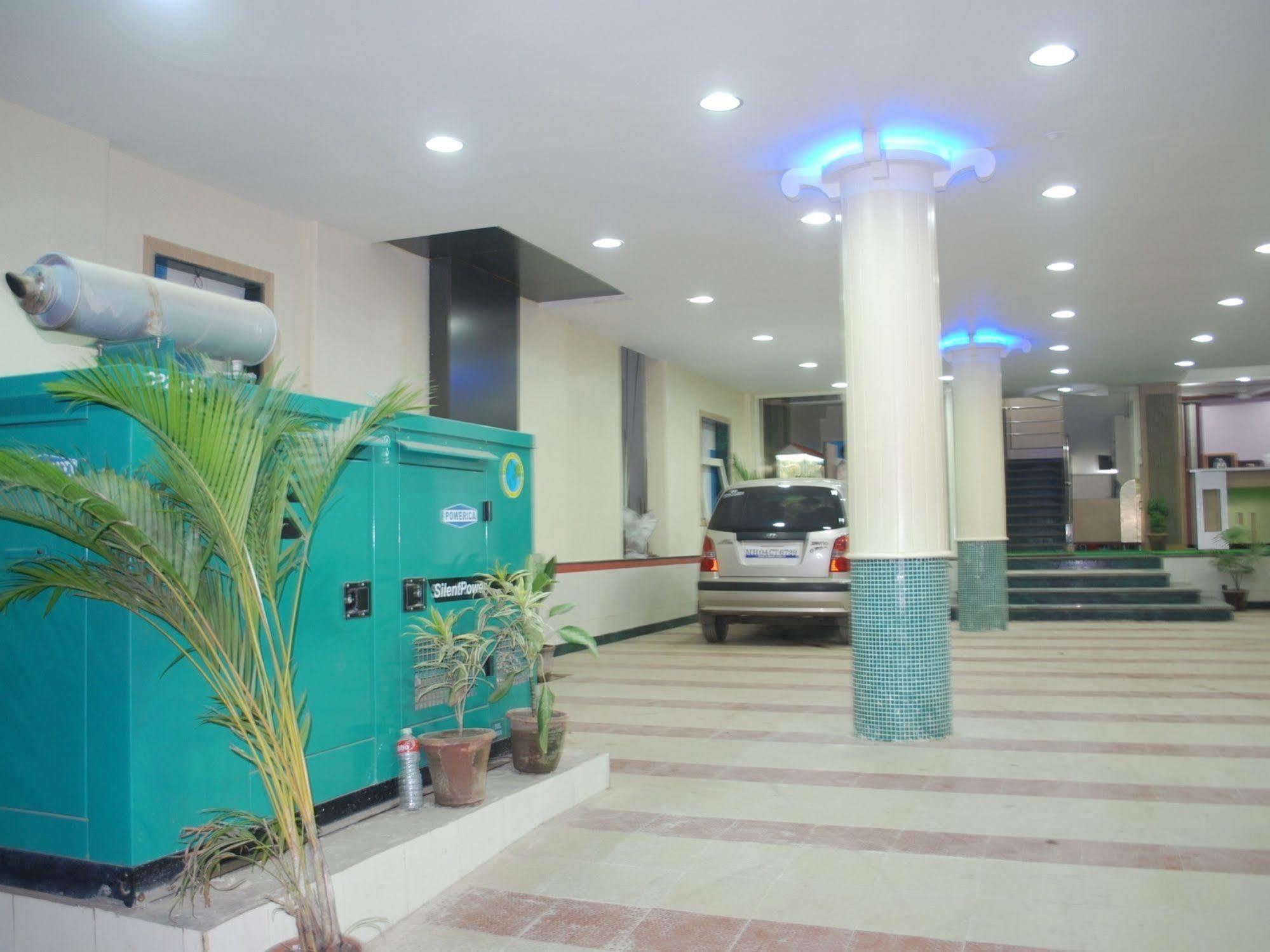Hotel Disha Palace Shirdi Esterno foto