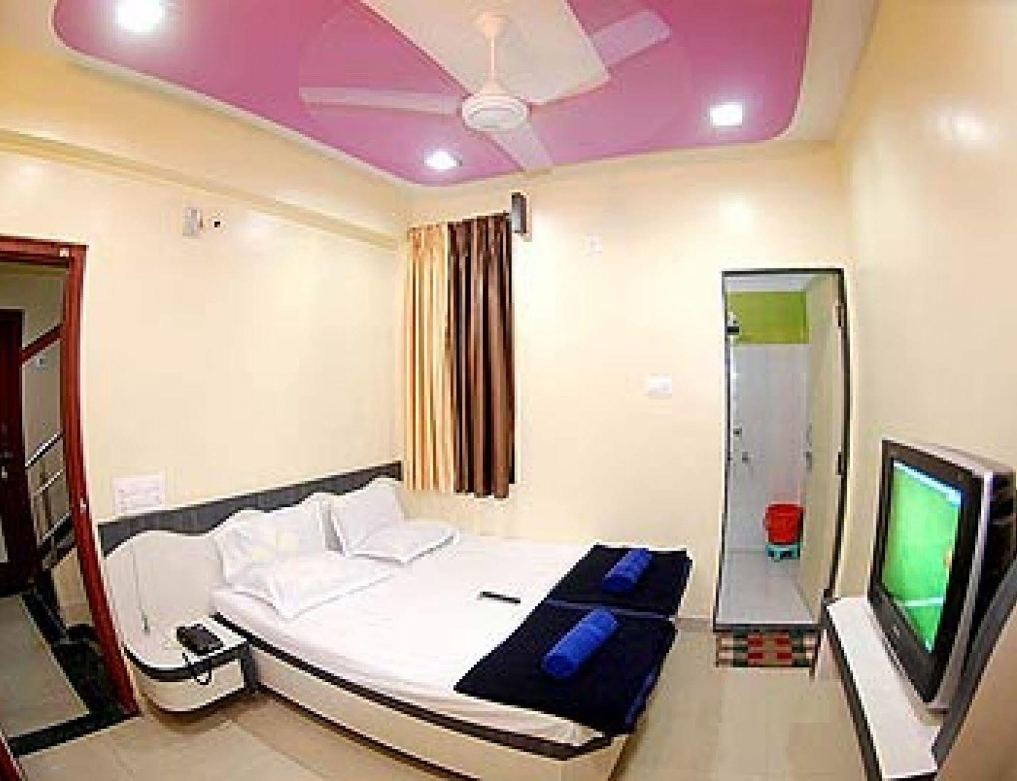 Hotel Disha Palace Shirdi Esterno foto