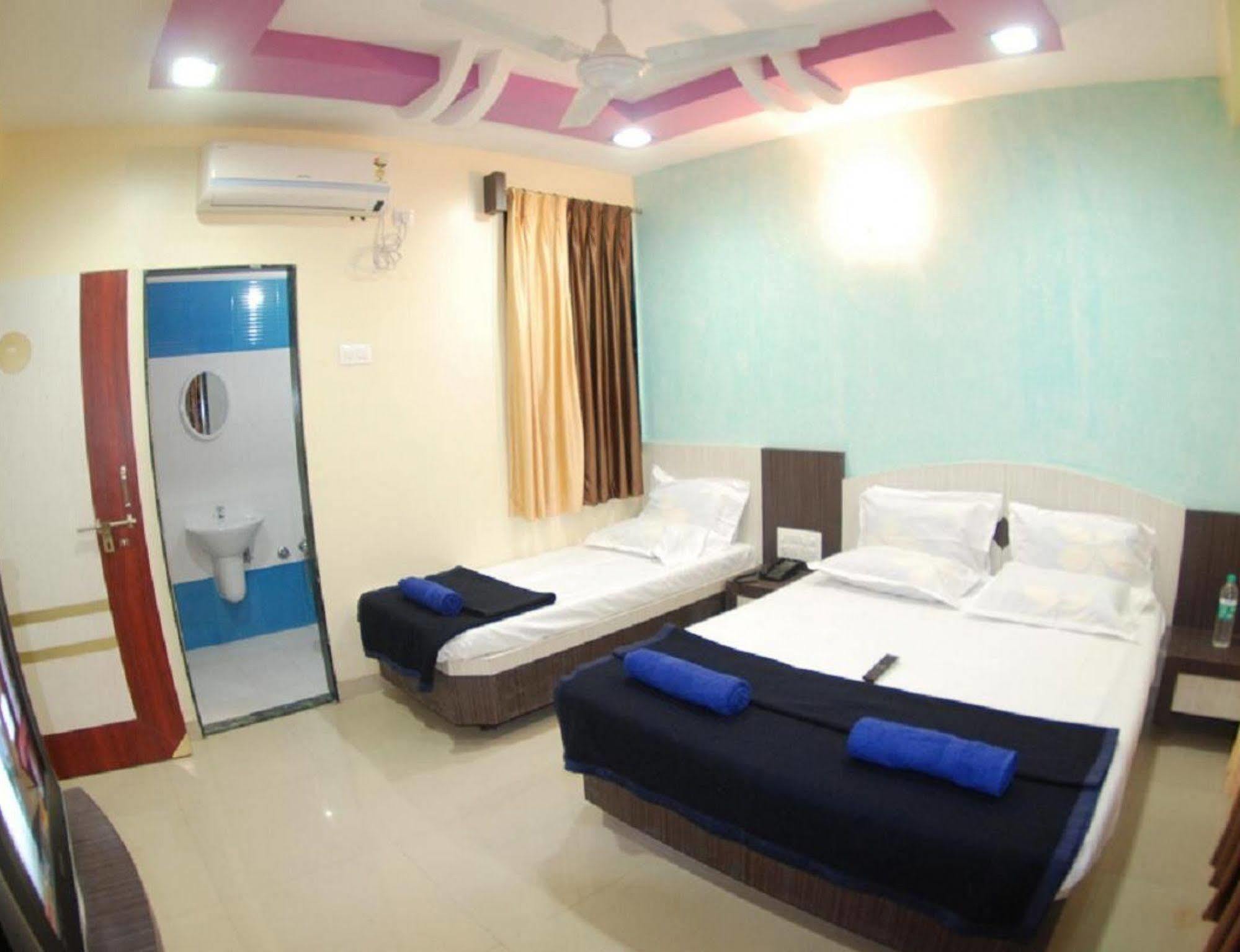 Hotel Disha Palace Shirdi Esterno foto