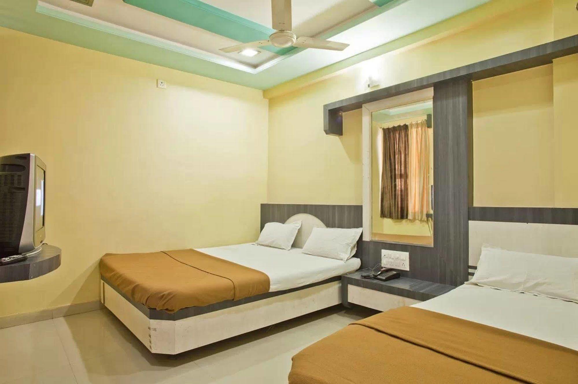 Hotel Disha Palace Shirdi Esterno foto