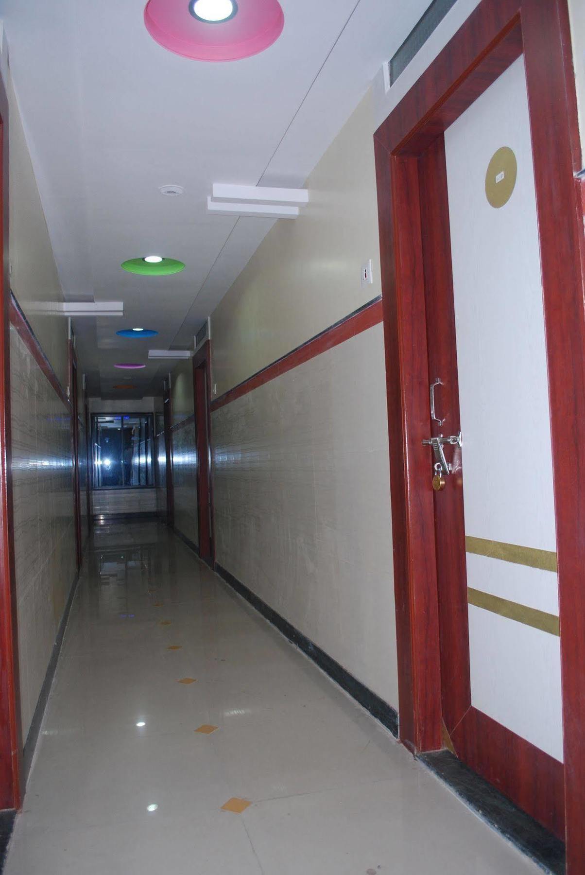 Hotel Disha Palace Shirdi Esterno foto