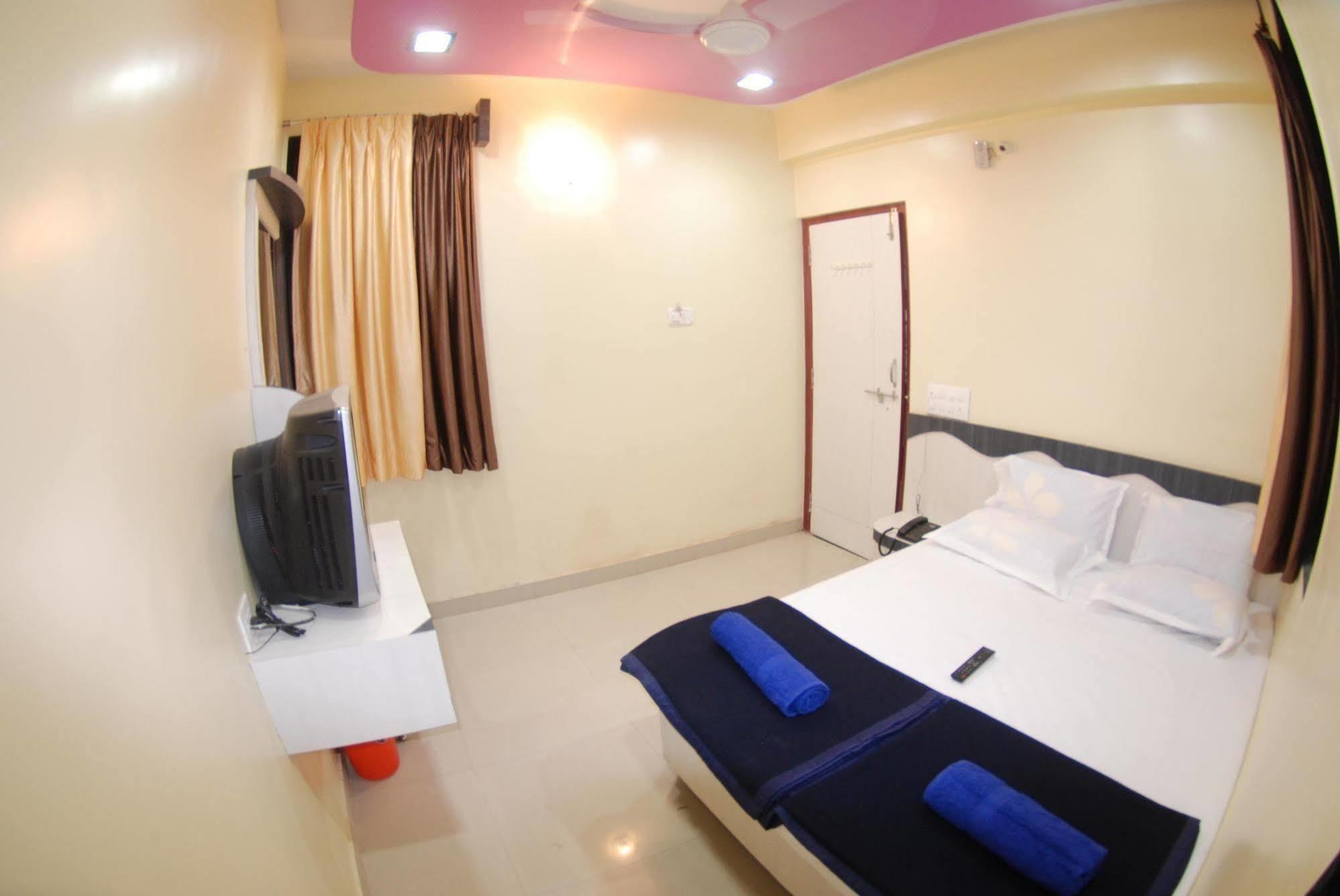 Hotel Disha Palace Shirdi Esterno foto