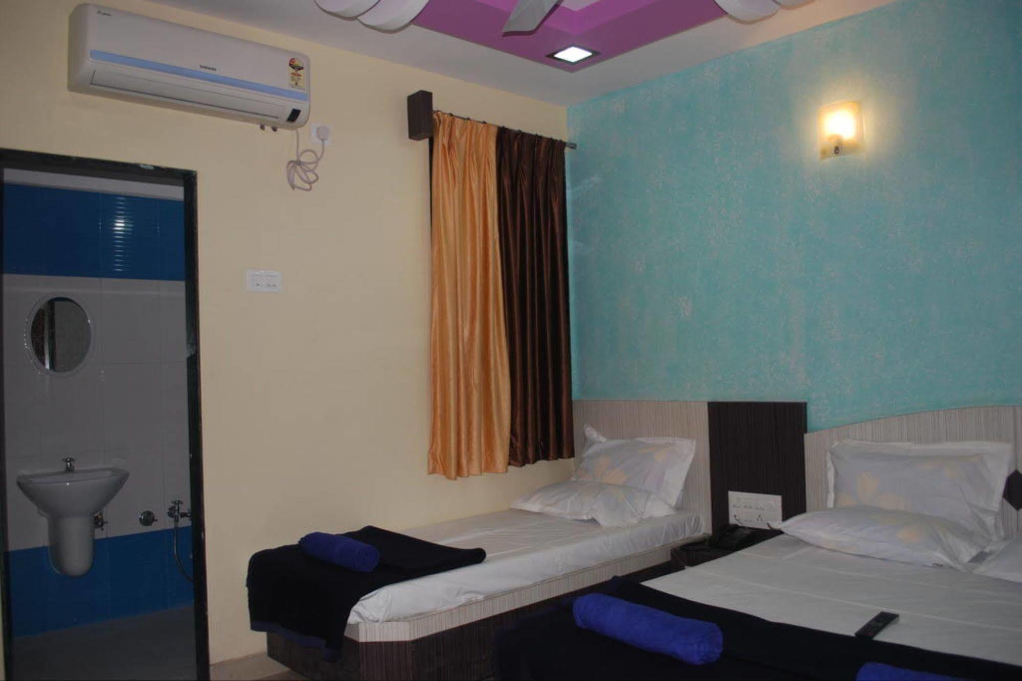 Hotel Disha Palace Shirdi Esterno foto