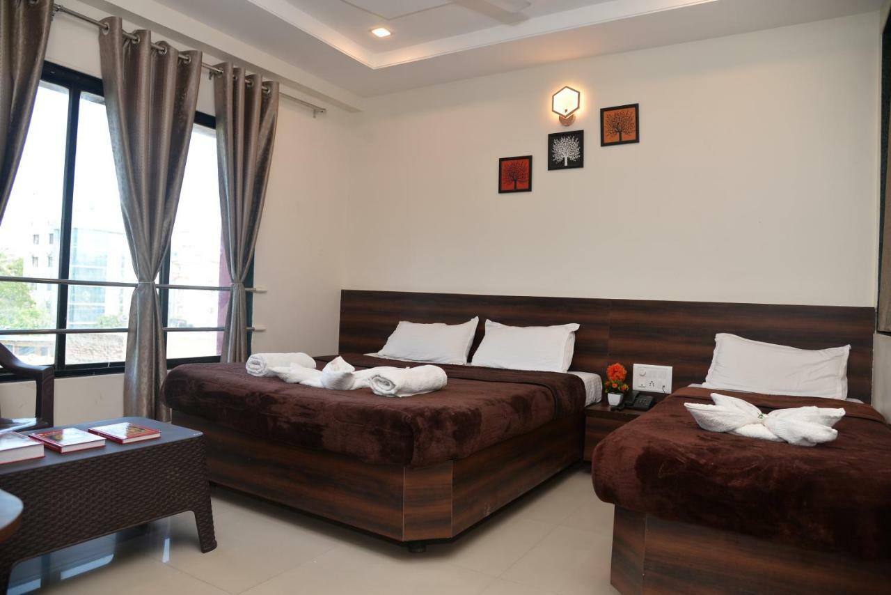 Hotel Disha Palace Shirdi Esterno foto