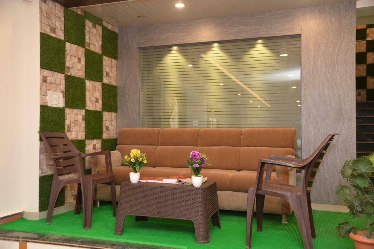 Hotel Disha Palace Shirdi Esterno foto