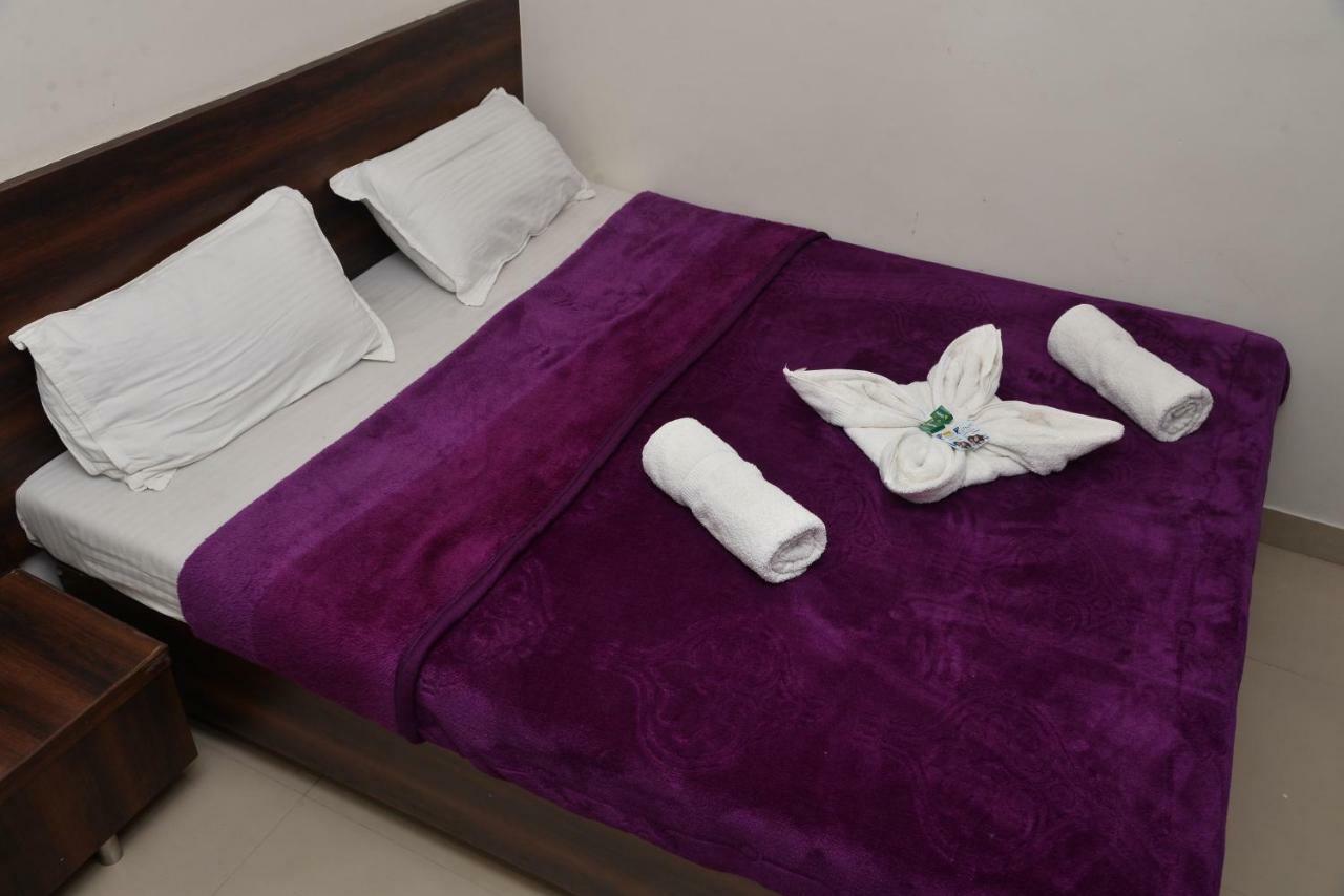 Hotel Disha Palace Shirdi Esterno foto