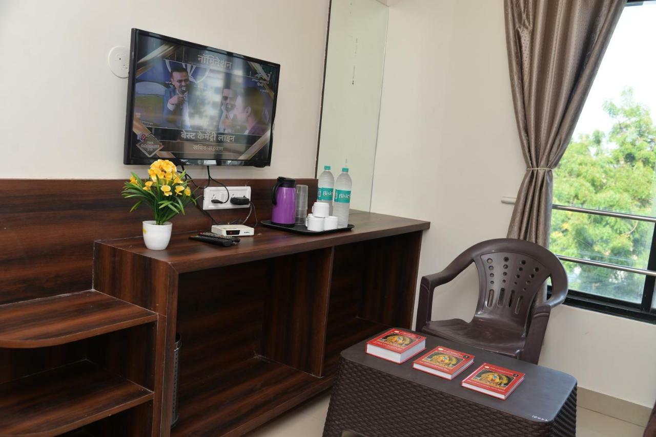 Hotel Disha Palace Shirdi Esterno foto