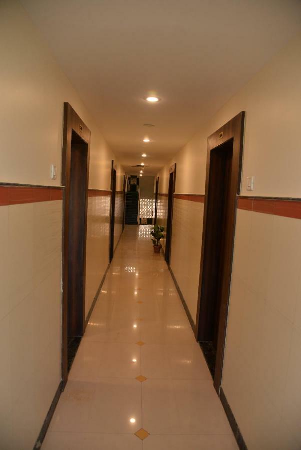 Hotel Disha Palace Shirdi Esterno foto