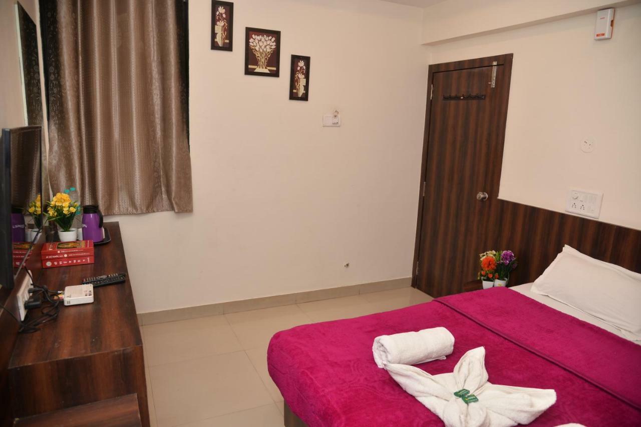 Hotel Disha Palace Shirdi Esterno foto