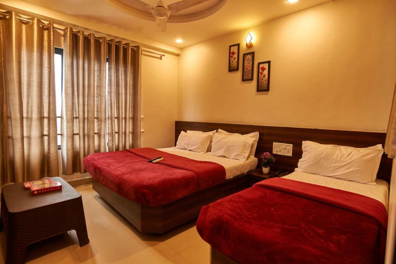 Hotel Disha Palace Shirdi Esterno foto