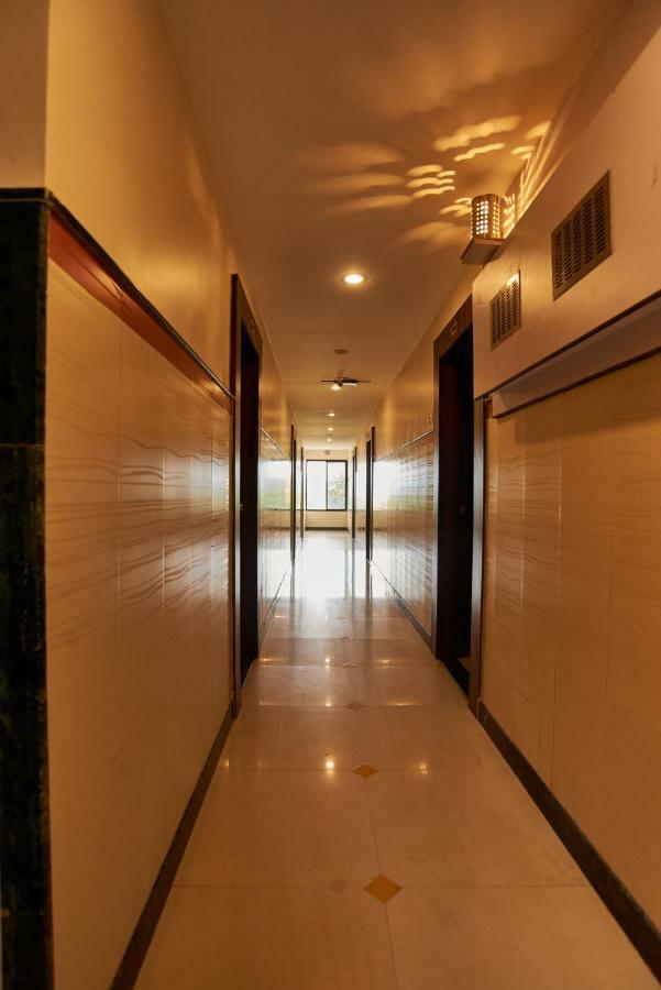 Hotel Disha Palace Shirdi Esterno foto
