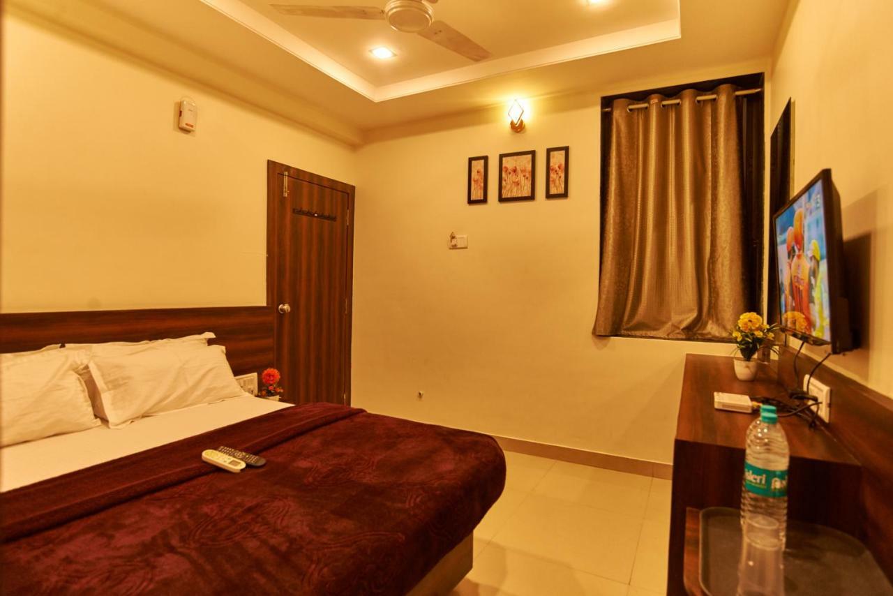 Hotel Disha Palace Shirdi Esterno foto