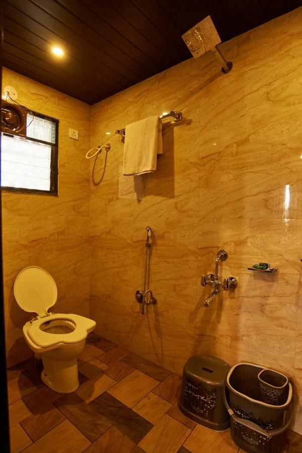Hotel Disha Palace Shirdi Esterno foto