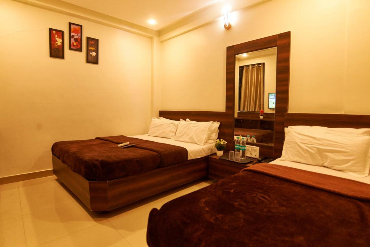 Hotel Disha Palace Shirdi Esterno foto