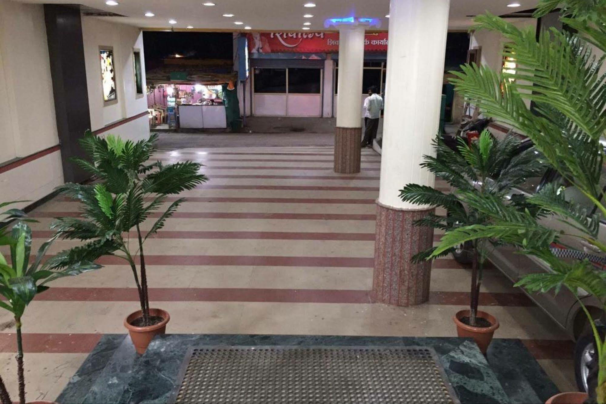 Hotel Disha Palace Shirdi Esterno foto